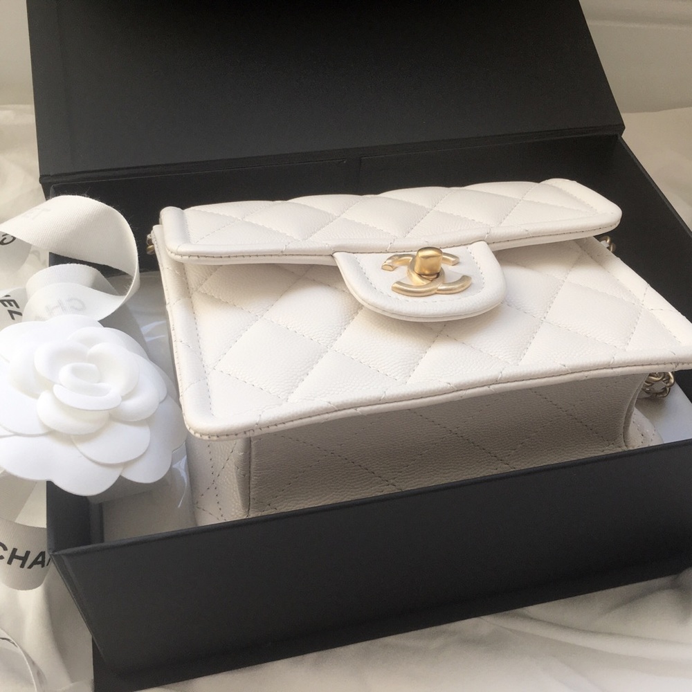 Chanel Caviar Classic Flap - Picture 13 of 17